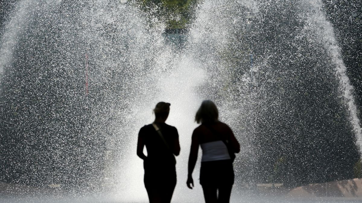 La France et le Royaume-Uni sont confrontés à des vagues de chaleur inhabituelles.  Des centaines de records de température ont été battus